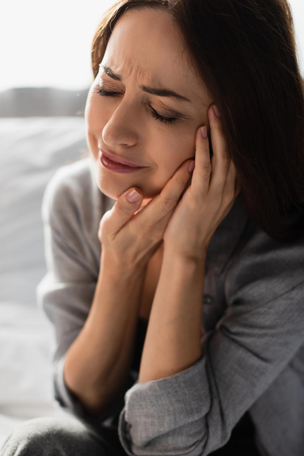 4 Reasons Why Your Tooth Hurts When You Bite Or Put Pressure On It